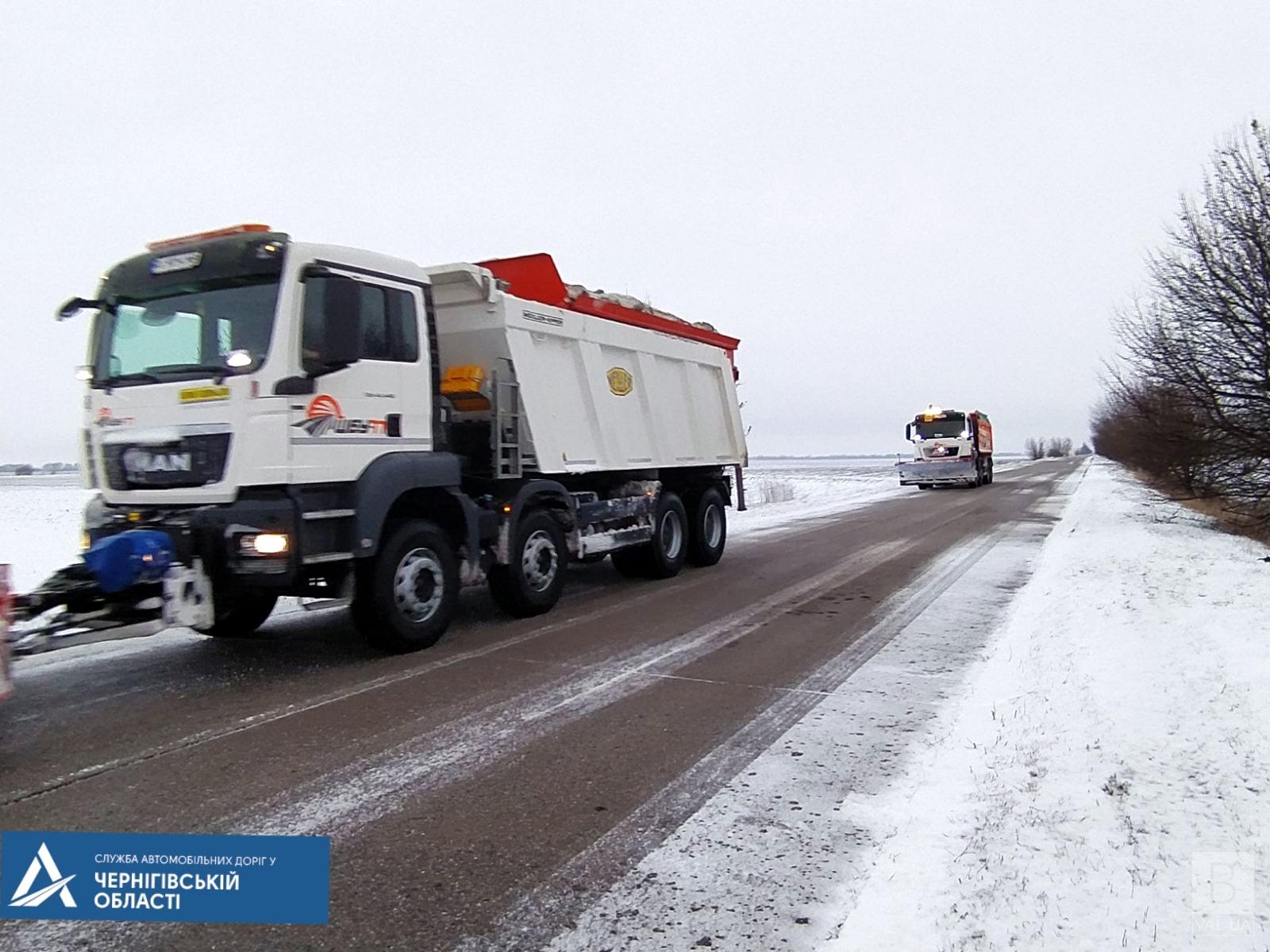 Мало техніки та її зношеність: дорожники просять допомогти з розчисткою доріг Чернігівщини 