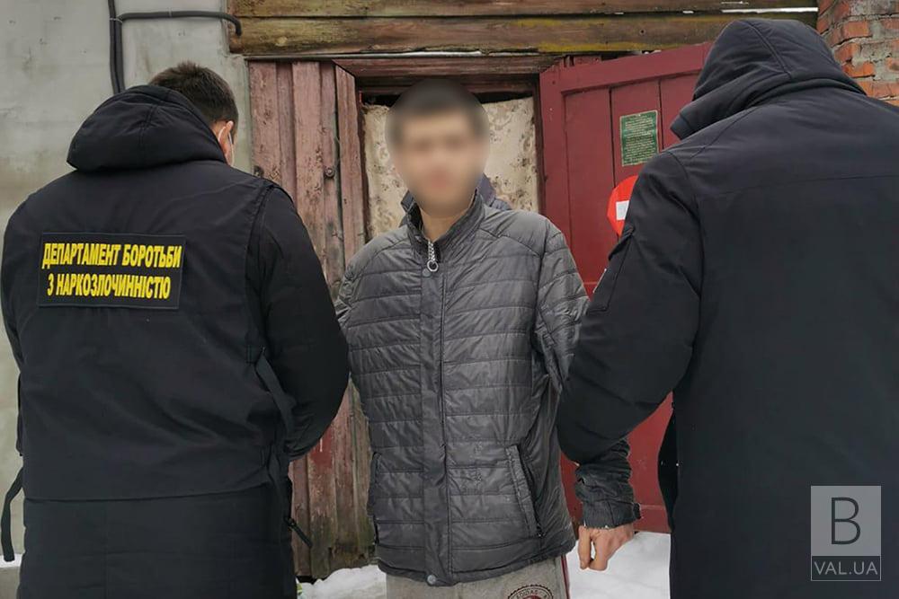 У Чернігові затримали 23-річного організатора інтернет-крамниці з продажу психотропів. ФОТО