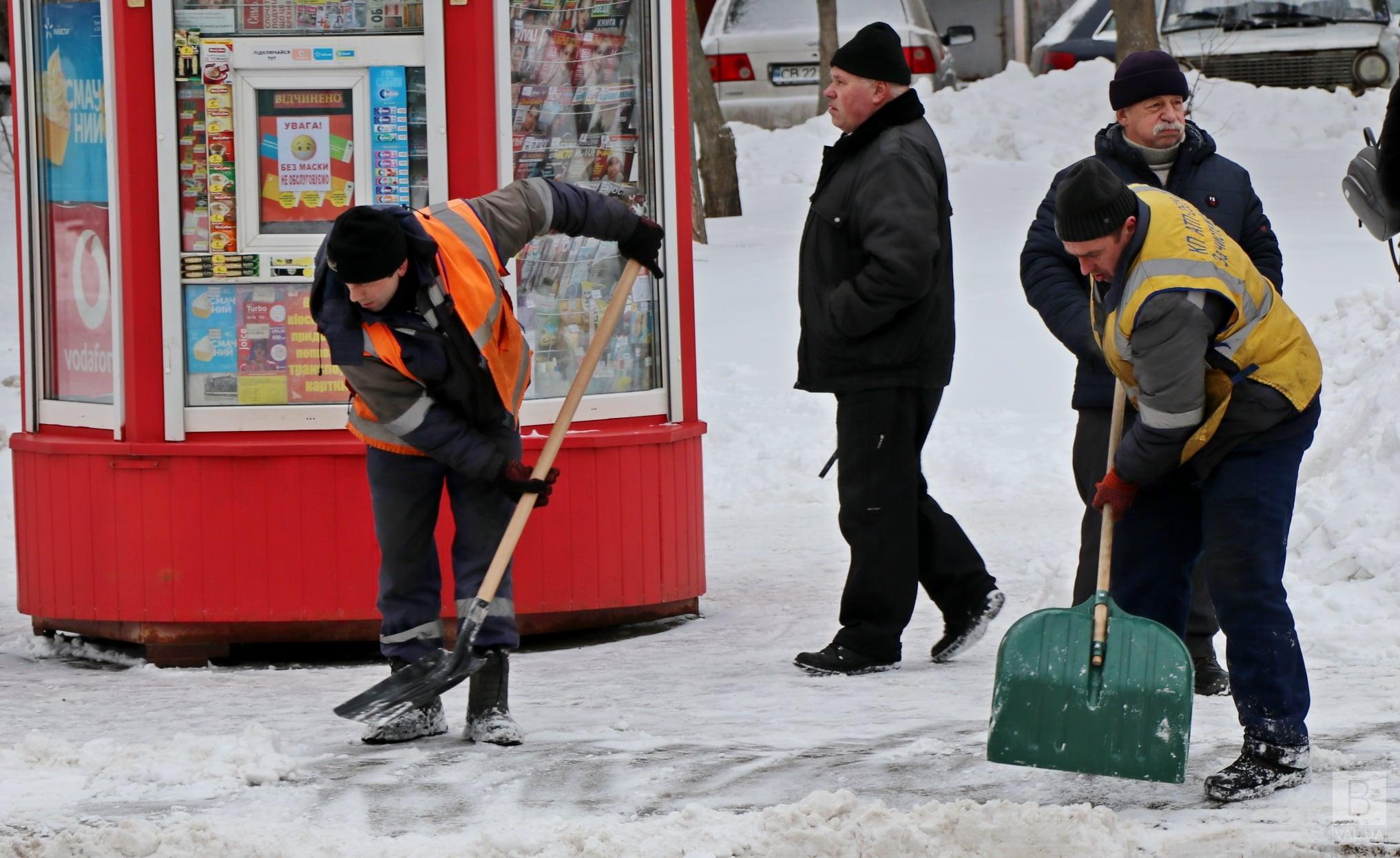 У Чернігові безробітних залучають для боротьби зі сніговими заметами