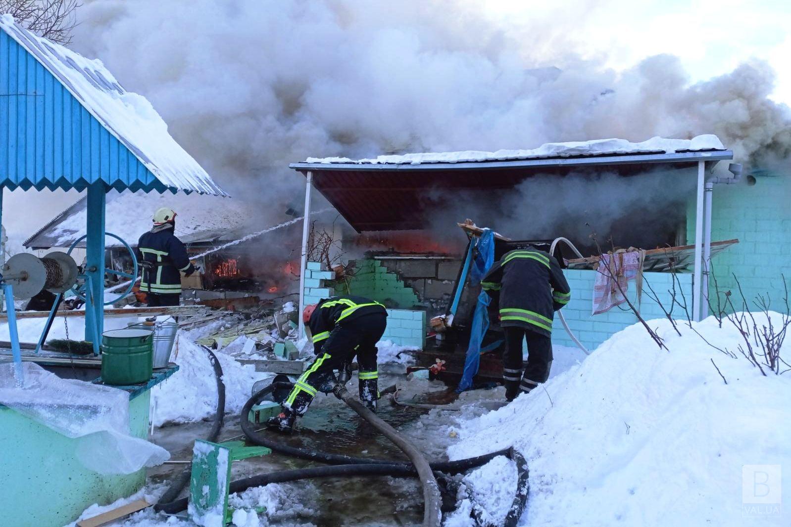 У Чернігівському районі 63-річний чоловік отруївся чадним газом під час пожежі власного будинку. ФОТО