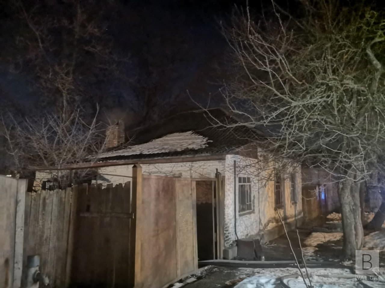 У Чернігові горів будинок: господар отруївся чадним газом