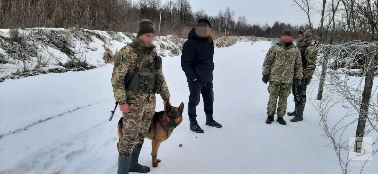 Знайшли за допомогою собаки: в області затримали пару, яка незаконно перетнула кордон з Росії