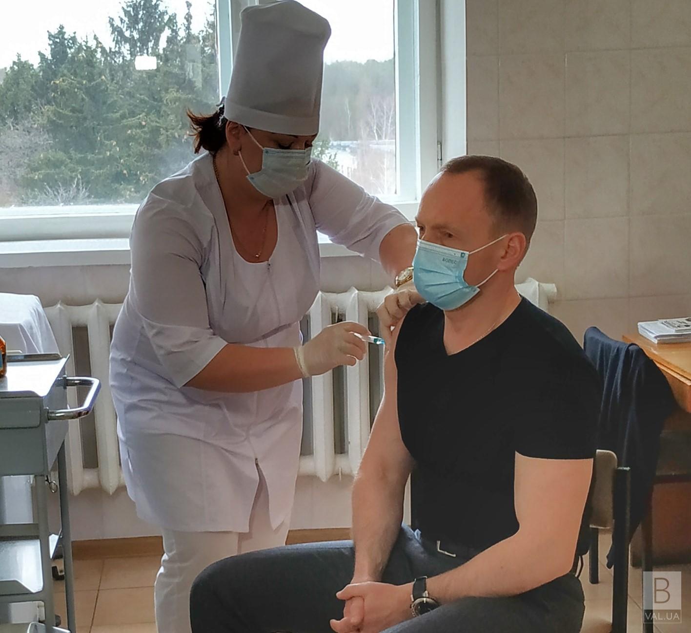 Міський голова Чернігова зробив щеплення індійською вакциною