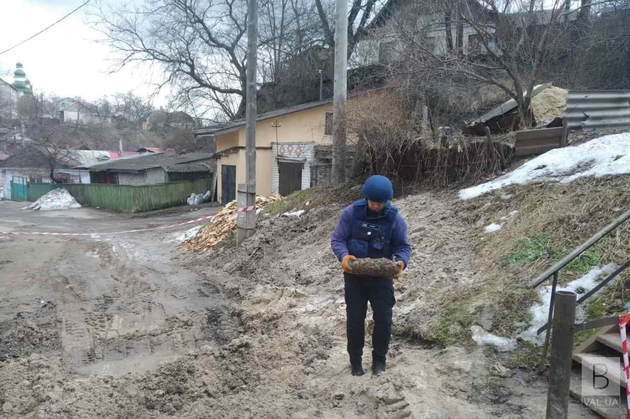 На Лісковиці біля приватного будинку знайшли вибухонебезпечний предмет. ФОТО