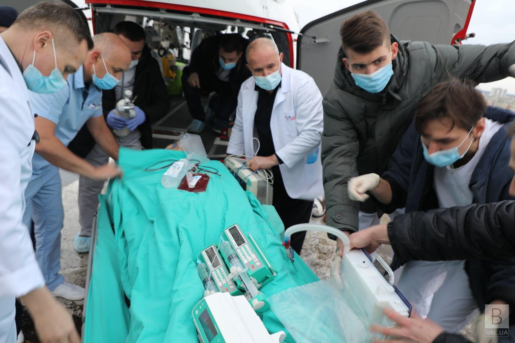 Після пересадки серця: вертоліт Ніжинського авіазагону ДСНС доправив пацієнта до лікарні 