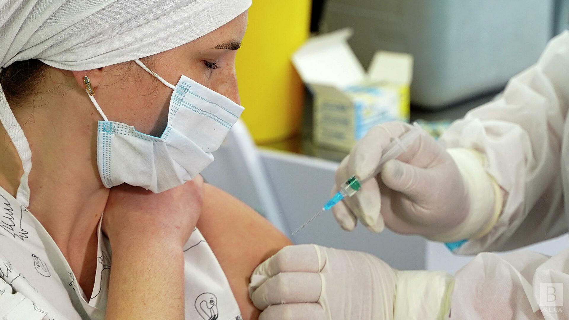 За минулу добу в області вакцинували 250 медпрацівників