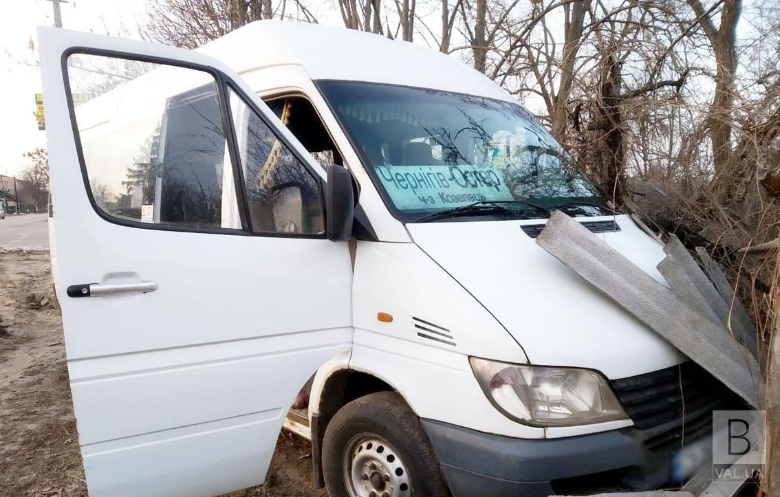  На Чернігівщині за кермом раптово помер водій автобуса, в якому були пасажири. ФОТО