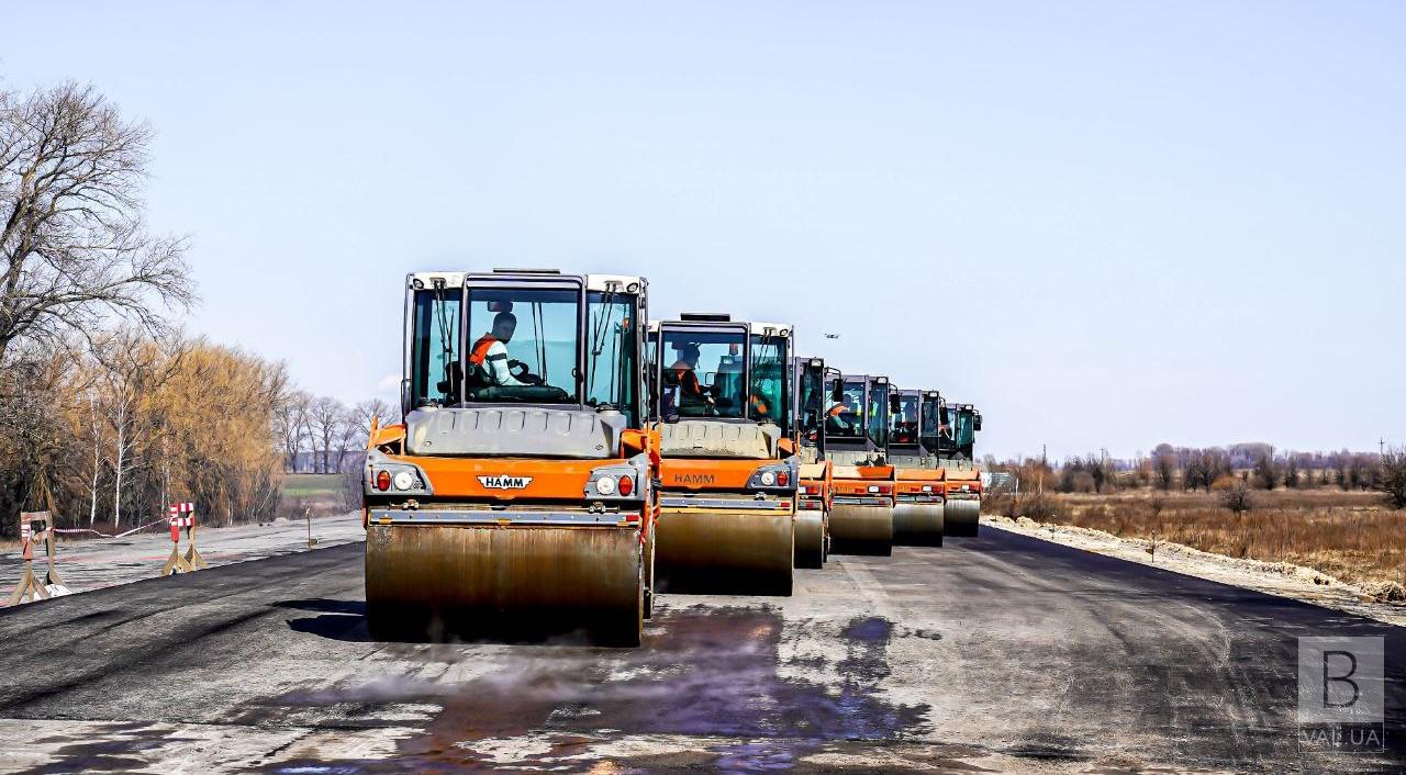 На трасі «Чернігів-Київ» продовжили роботи з капітального ремонту. ФОТО