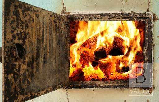Небезпечне пічне опалення: на Чернігівщині горів житловий будинок