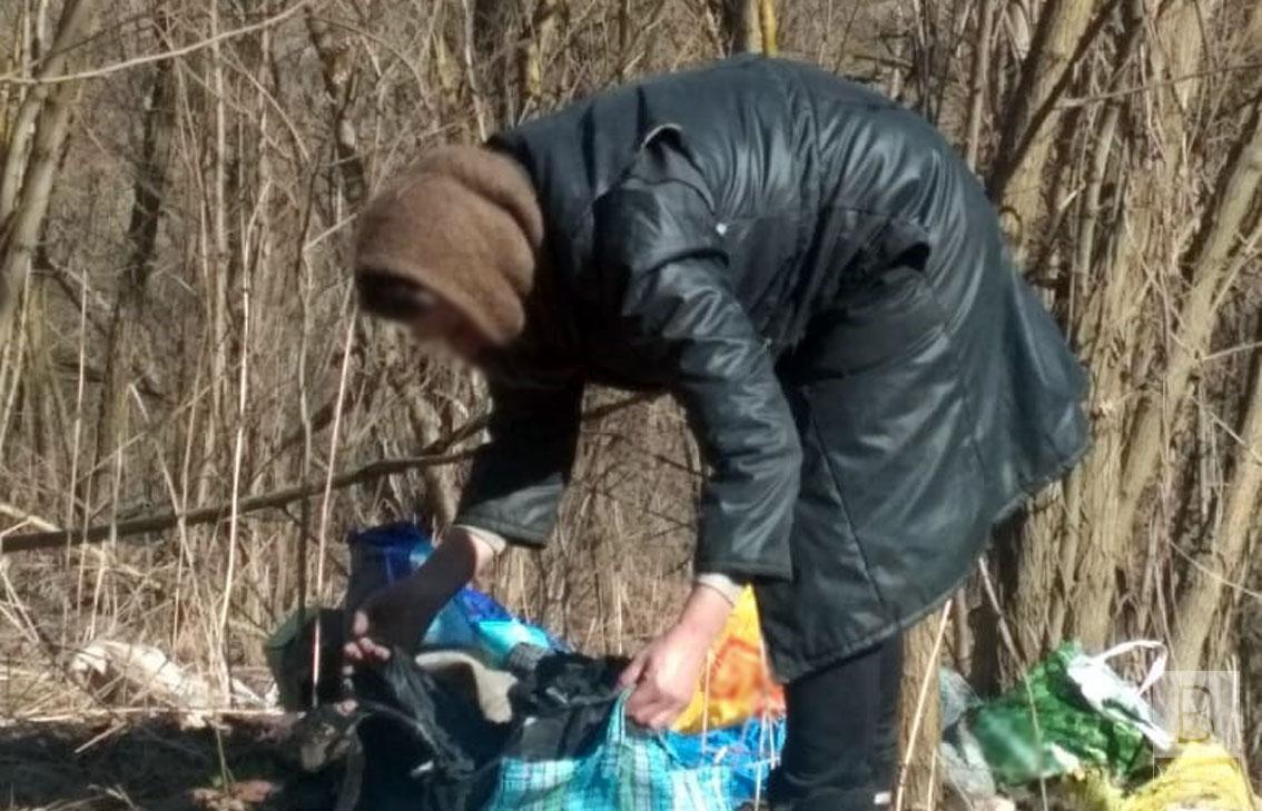 На Чернігівщині жінка зняла з понад сотні могил таблички, металеві розп’яття та фотографії померлих