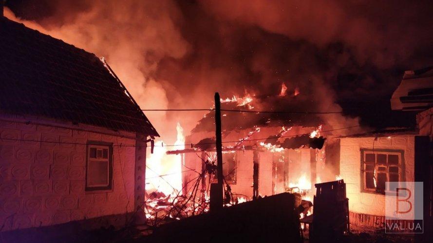 На Ніжинщині згоріли літня кухня та гараж
