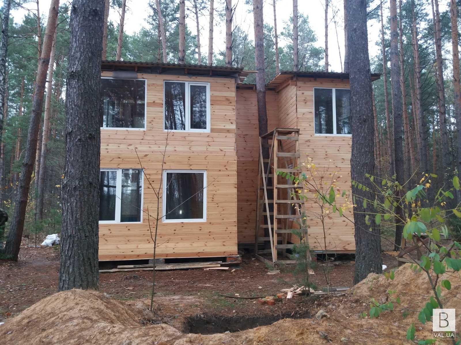Прокуратура змушує власника знести будинок, який той побудував на території лісництва біля Голубих озер