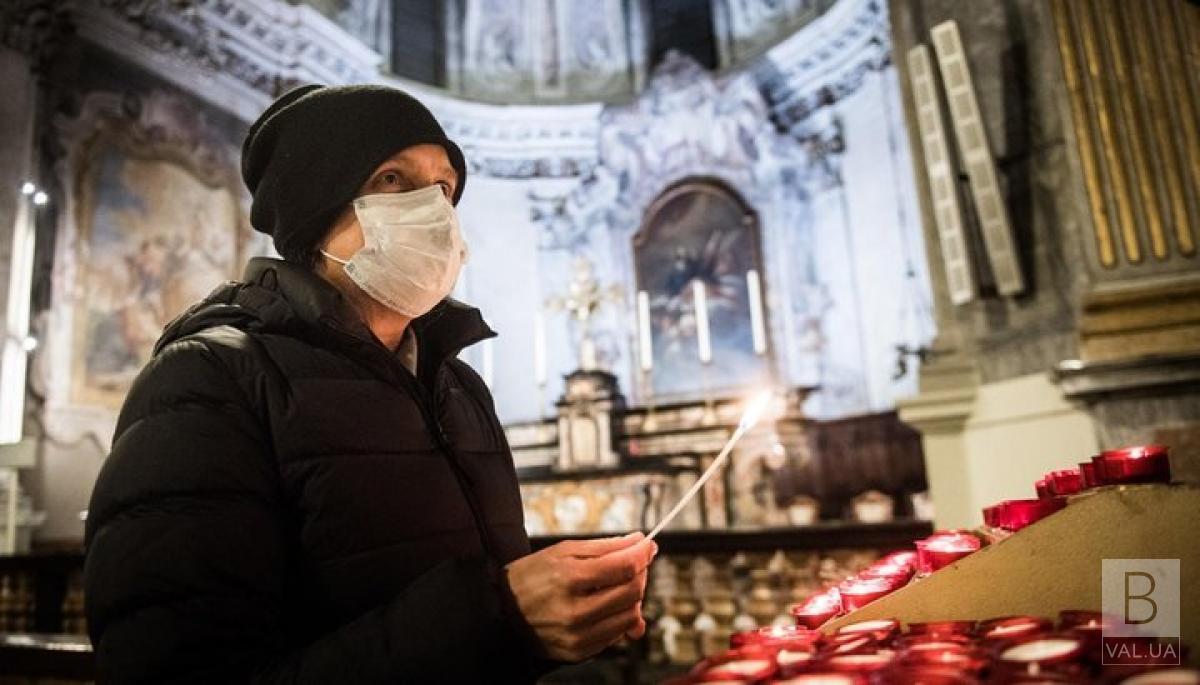 Вірянам та священикам Чернігова роздадуть маски на Великдень