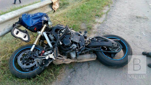 Не впорався з керуванням та в’їхав у сарай: на Чернігівщині загинув мотоцикліст