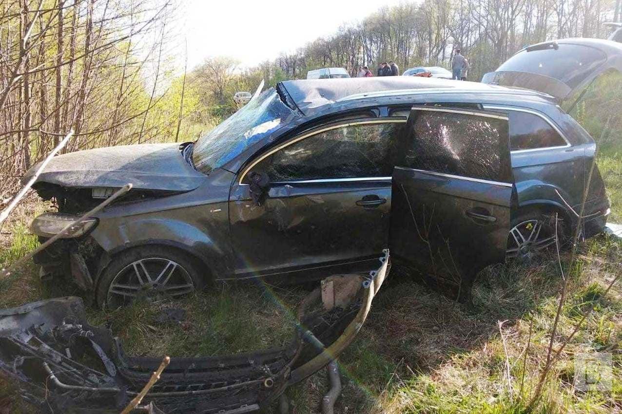 Біля Красилівки «Audi Q7» з’їхала у кювет: 35-річний водій загинув. Пасажирку забрали до лікарні. ФОТО