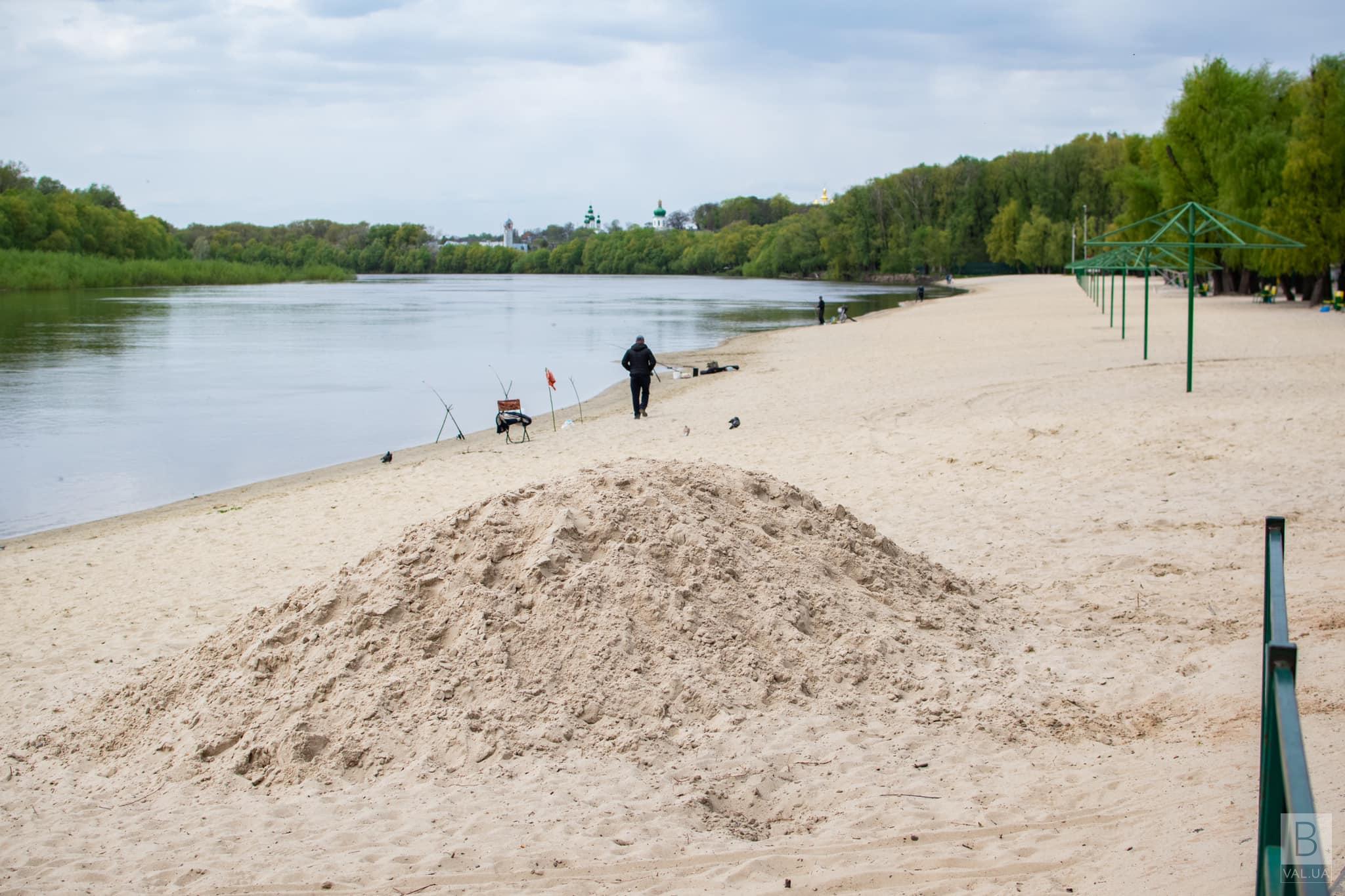 На чернігівський пляж «Золотий Берег» завезли 60 тонн піску
