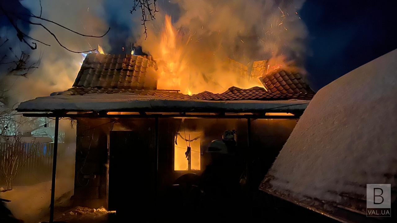 На Чернігівщині згоріли дві господарчі будівлі
