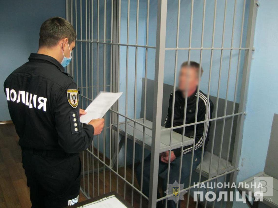 На Чернігівщині 45-річний раніше судимий чоловік зарізав пенсіонерку. Йому оголосили підозру