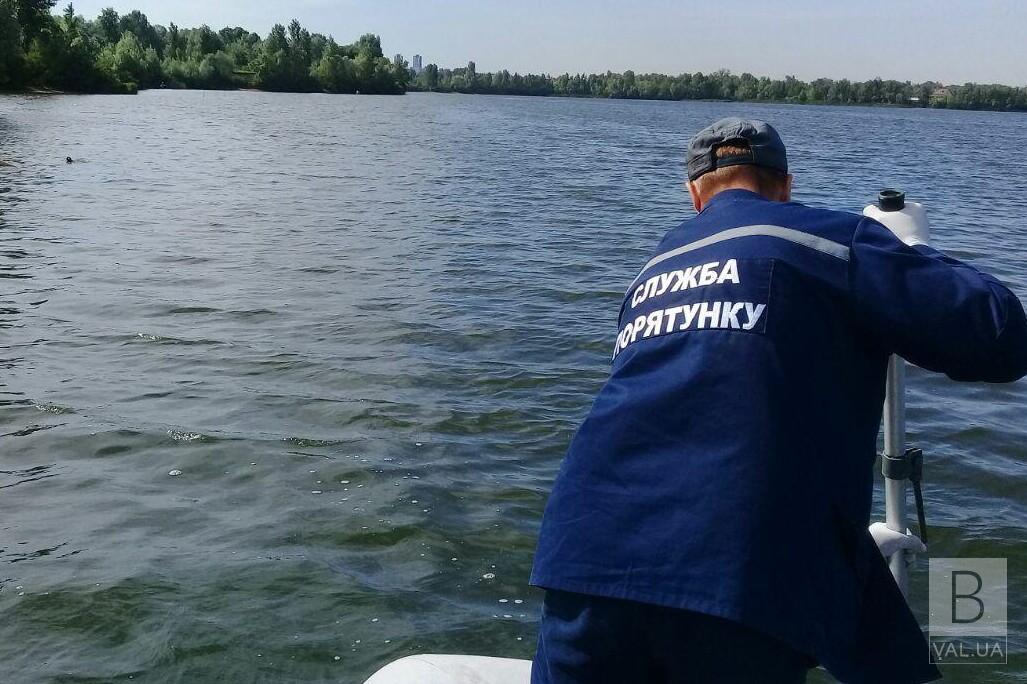 У ставку на Чернігівщині рятувальники шукають тіло 30-річного чоловіка