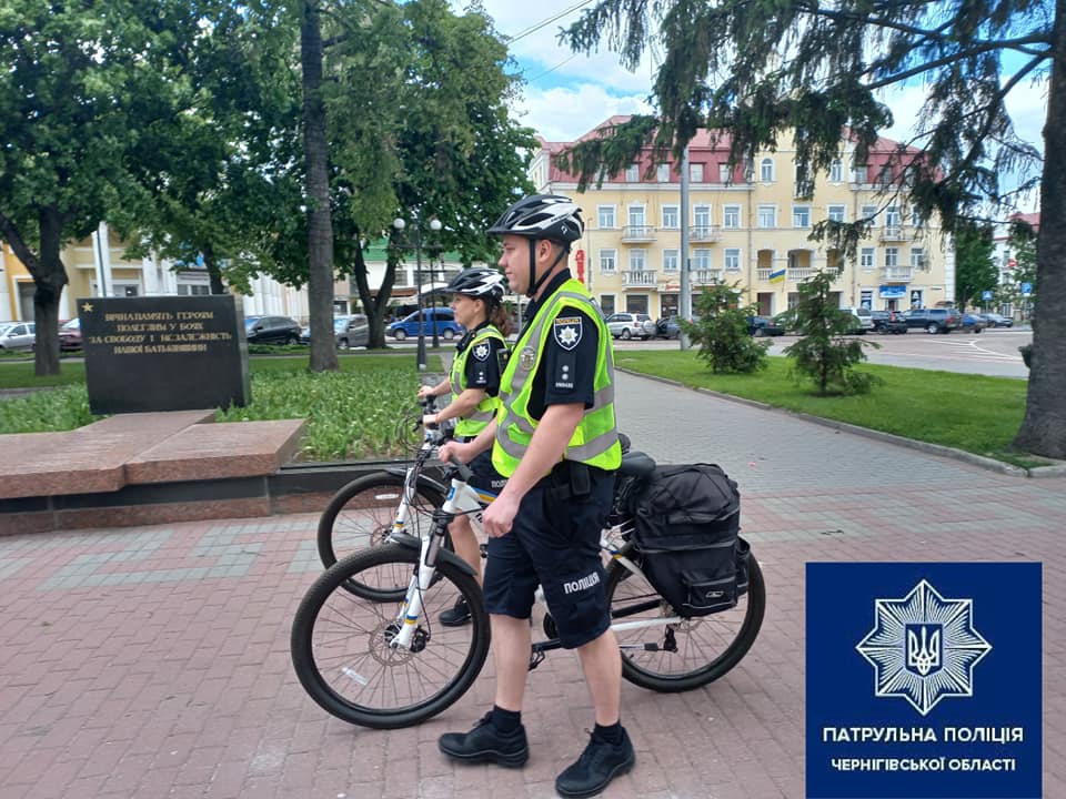 У Чернігові поліцейські на велосипедах патрулюватимуть центральні вулиці, парки та сквери