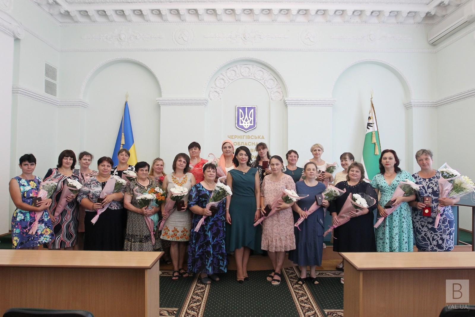 Двадцять дві жінки Чернігівщини отримали почесне звання «Мати-героїня». ФОТО
