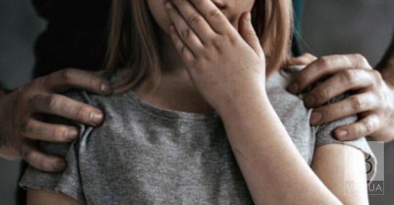 Чернігівця підозрюють у зґвалтуванні 14-річної доньки