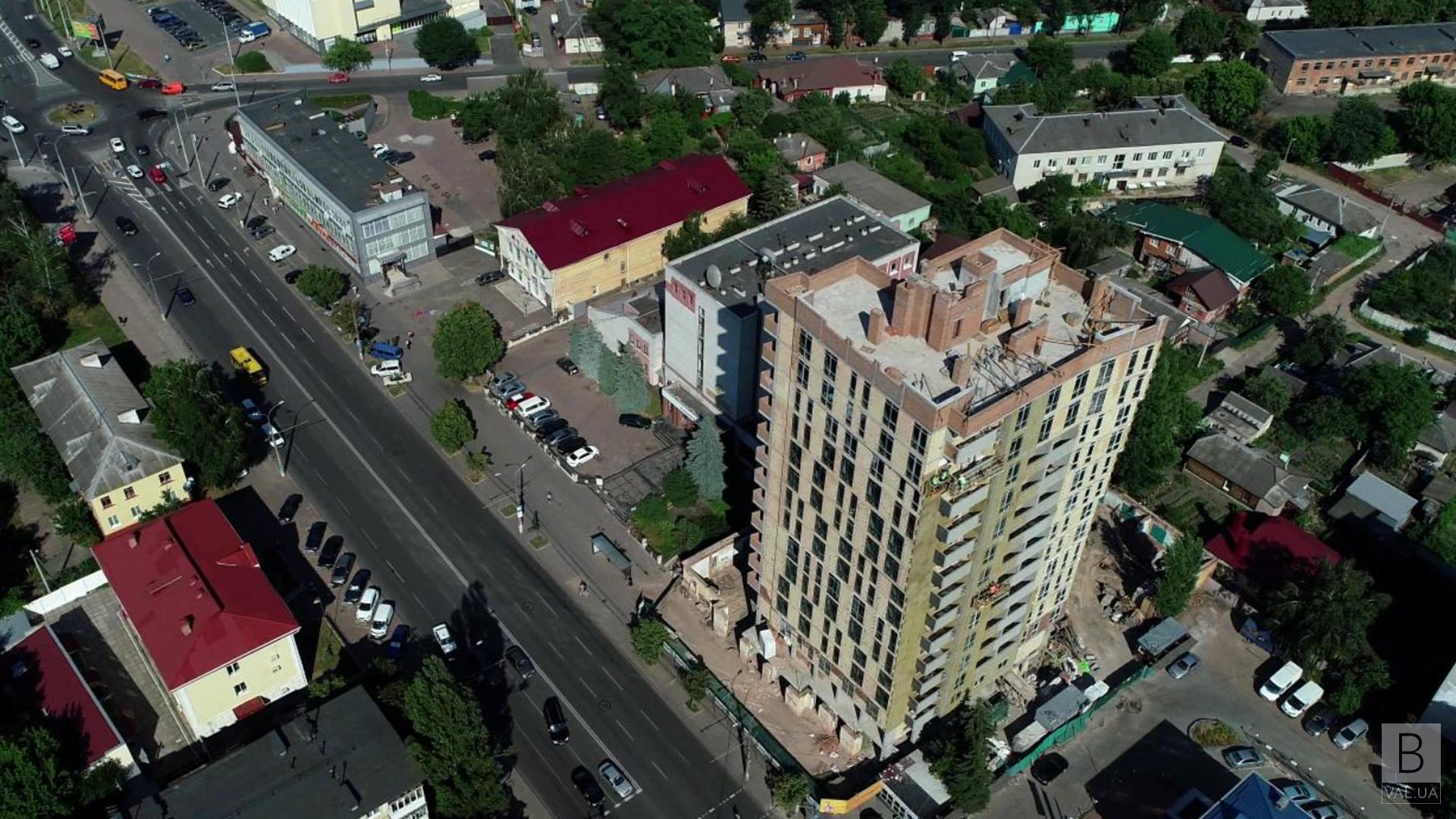 У Чернігові з 13 поверху недобудови на проспекті Перемоги впав 41-річний працівник