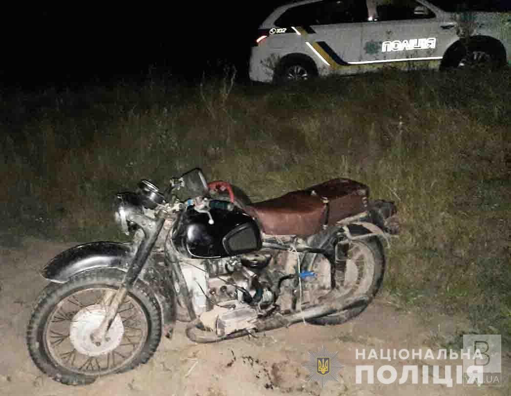 На Чернігівщині мотоцикліст збив дівчину і втік