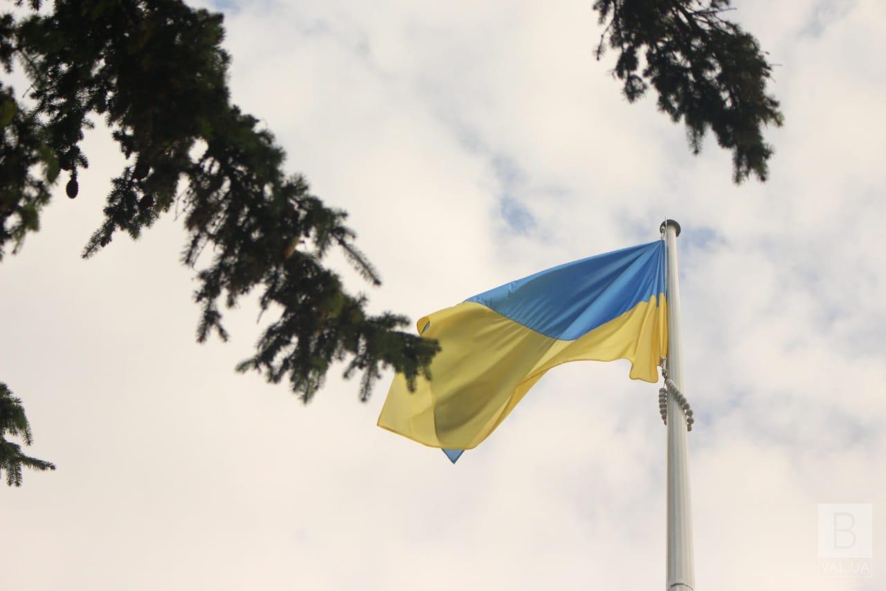 У Батурині підняли найбільший в області прапор України