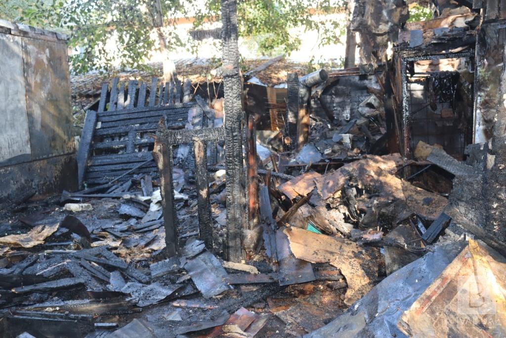 Дитячі пустощі з вогнем: стало відомо, чому горіли сараї у Чернігові. ФОТО