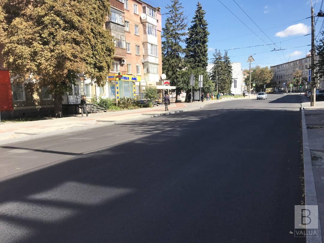 Без дерев, але з новим асфальтом: як виглядає вулиця Шевченка після ремонту. ФОТО