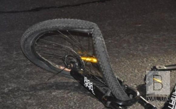 На Чернігівщині мікроавтобус збив велосипедиста. Він помер на місці аварії