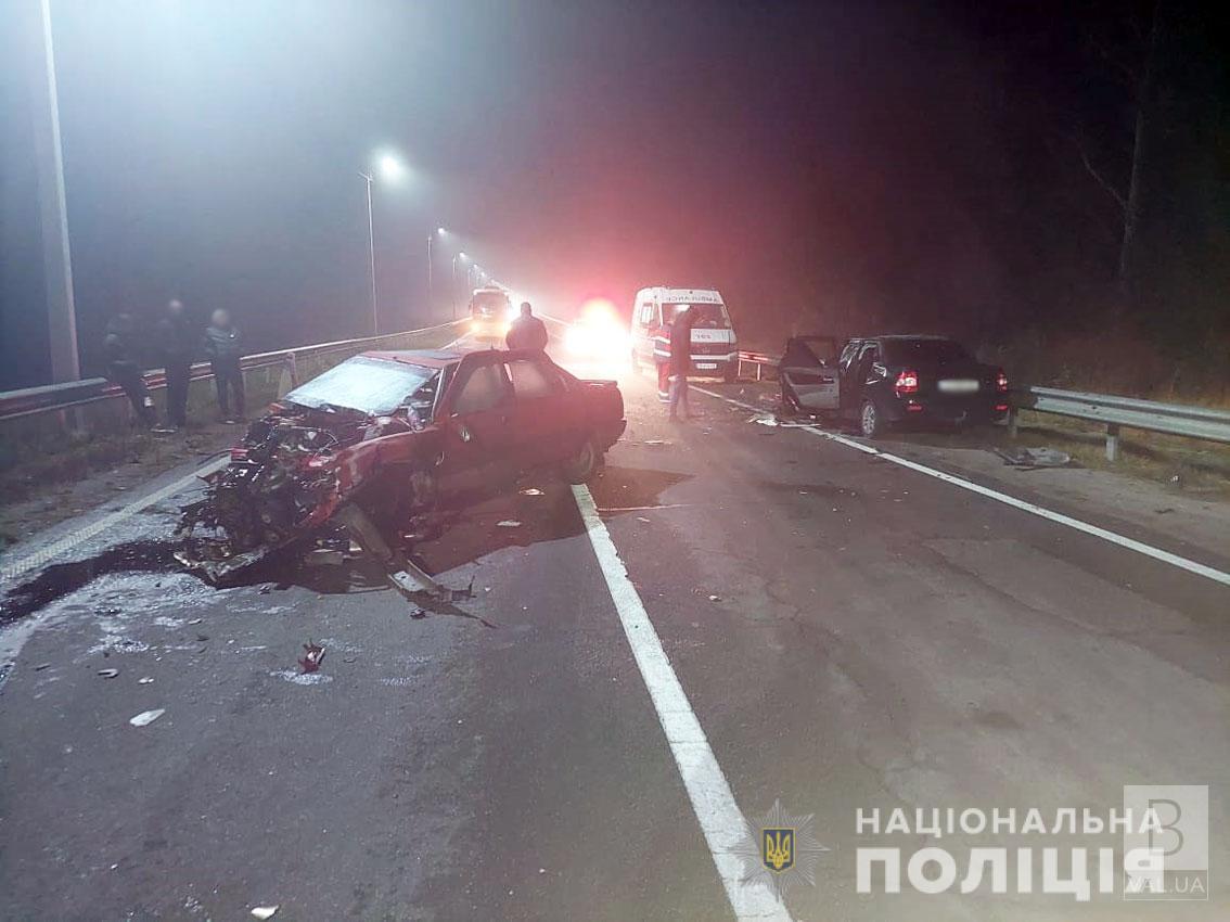 Смертельна ДТП під Черніговом: водій загинув на місці, пасажир у лікарні