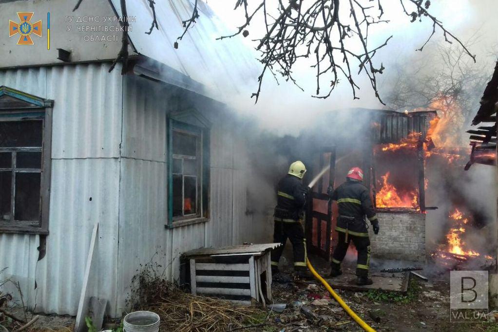 На Чернігівщині через необережність 70-річної жінки спалахнув будинок – її врятували