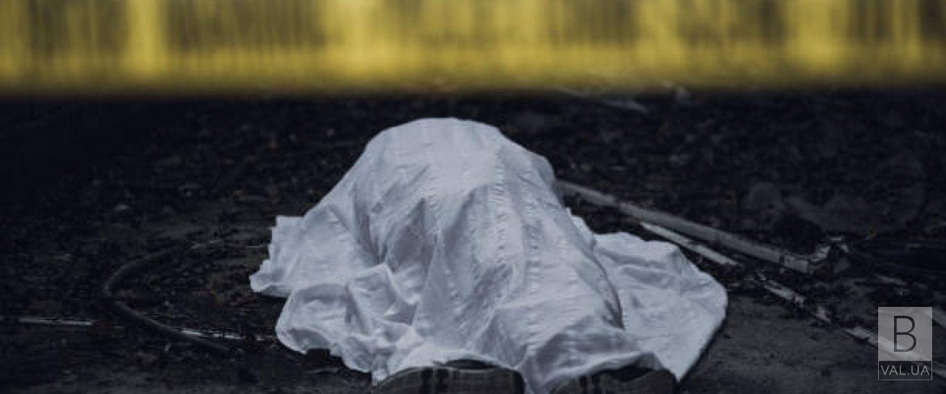 У Чернігові в яру поблизу АЗС знайшли тіло невідомого чоловіка