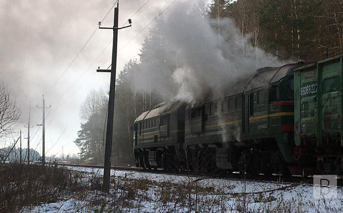 На Чернігівщині загорівся залізничний локомотив. ФОТО 