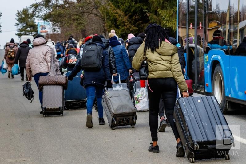 На кордоні фіксують рекордну від початку війни кількість людей, які повертаються в Україну