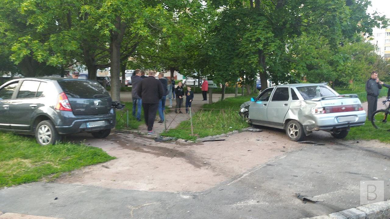 В ДТП на перехресті Русової та П'ятницької травмувалися двоє людей