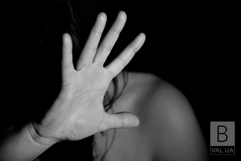 На Чернігівщині 25-річного чоловіка за зґвалтування 13-річної дівчинки засудили до 9 років позбавлення волі