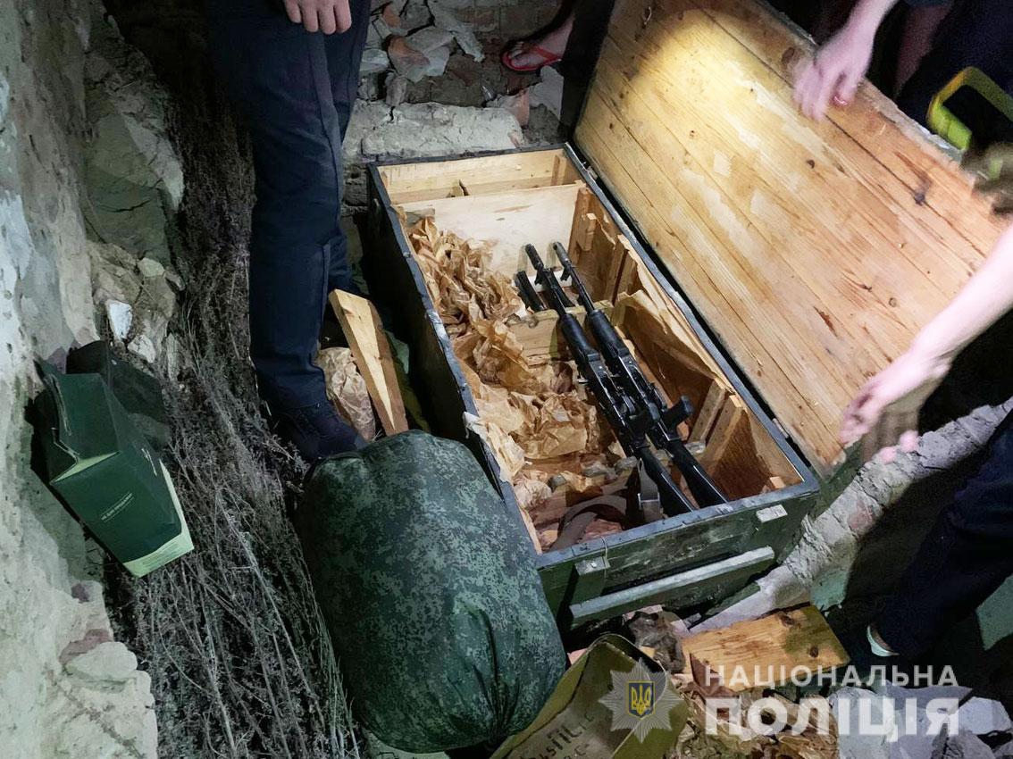 На Прилуччині виявили схрон зброї російських військових. ФОТО