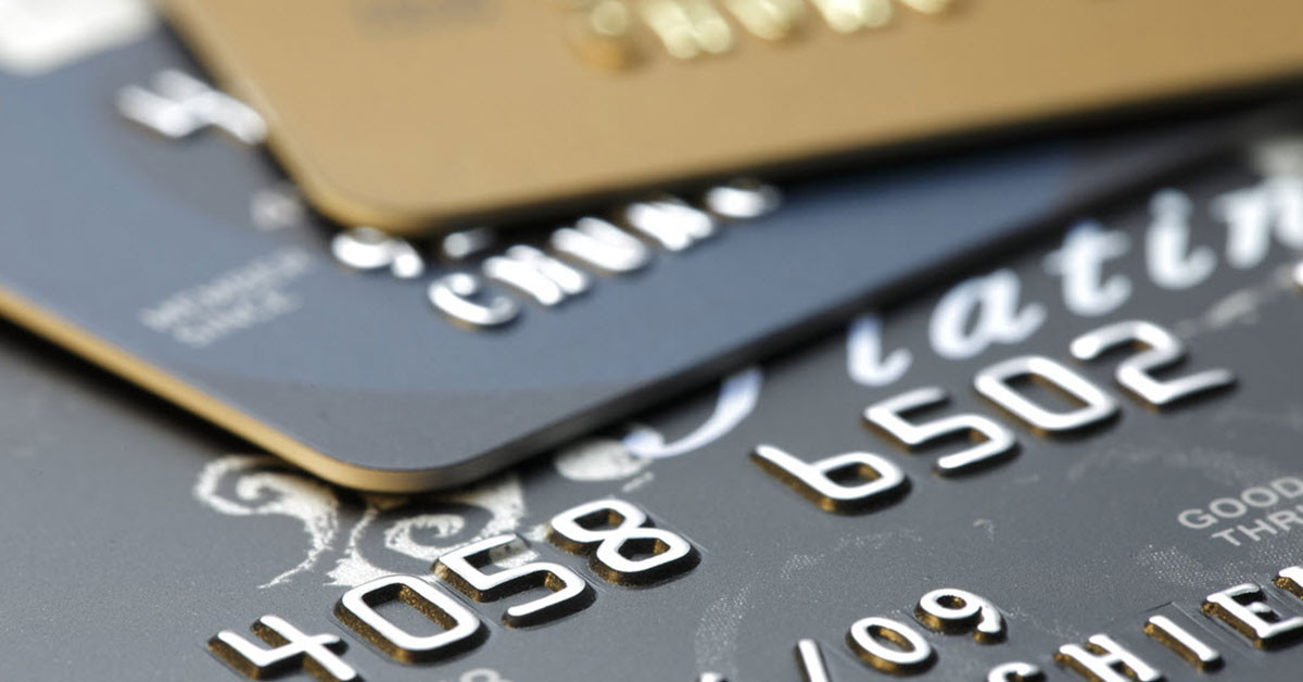 У чому різниця між дебетовими та кредитними картками?