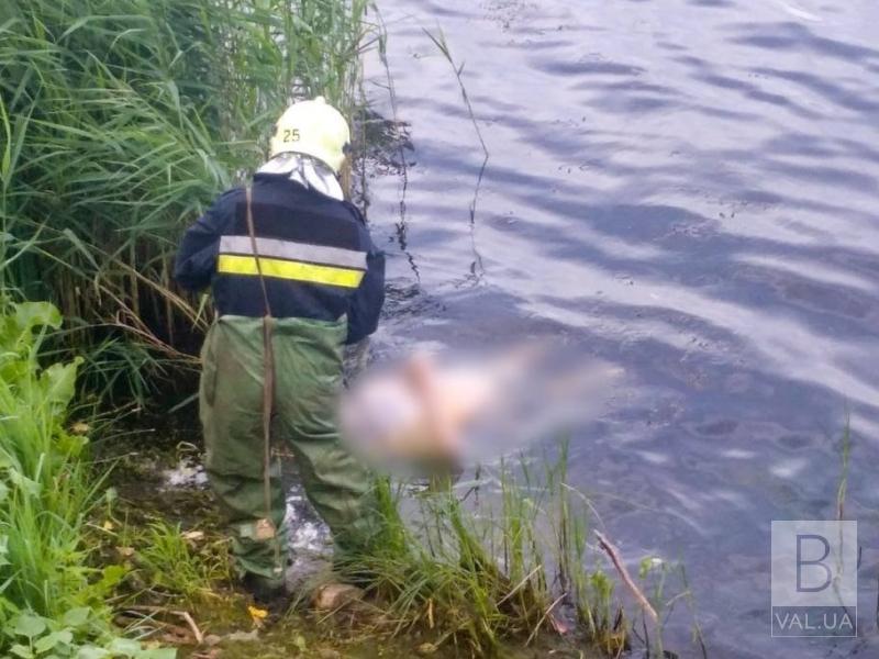 На Чернігівщині в озері виявили потопельника