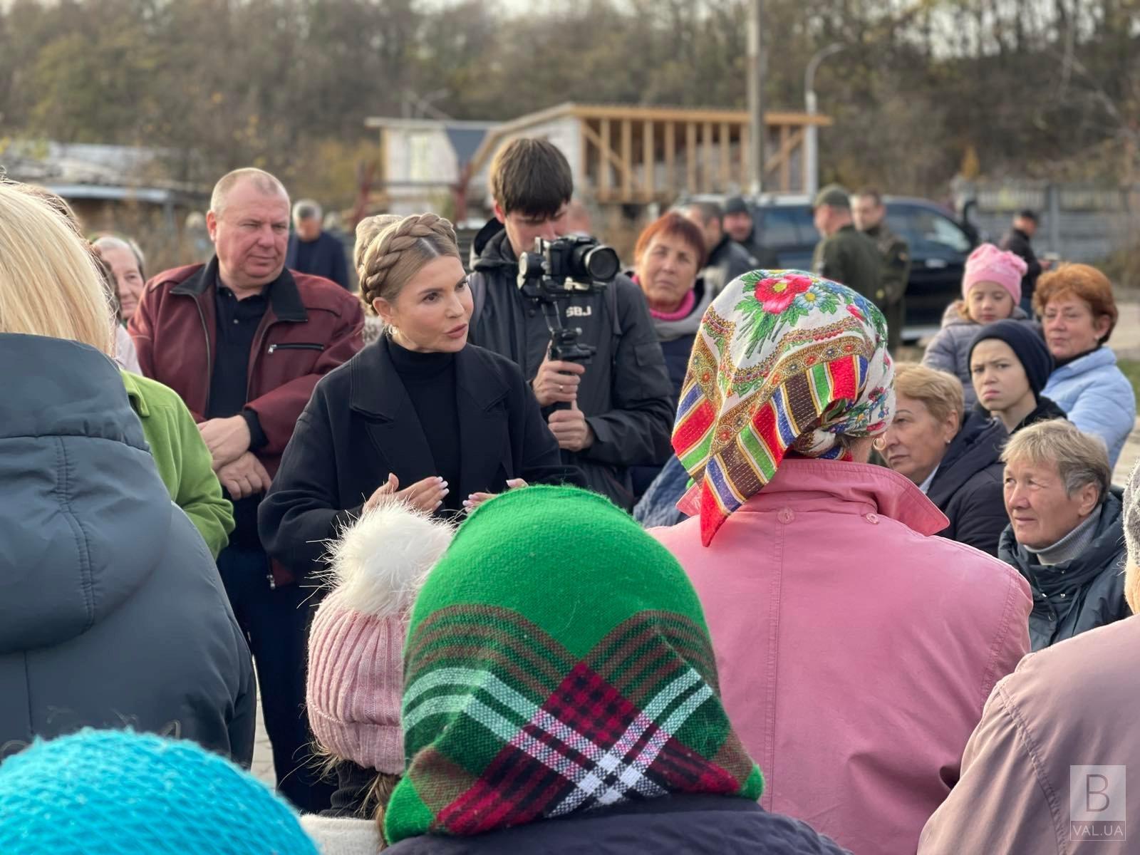 Юлія Тимошенко відвідала Чернігів та передала побутову техніку в модульне містечко. ФОТО