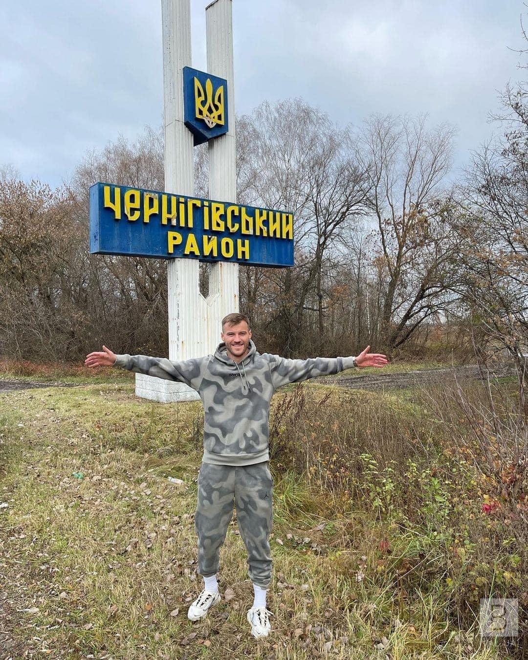 «Нарешті я вдома»: Ярмоленко приїхав до Чернігова вперше з початку війни