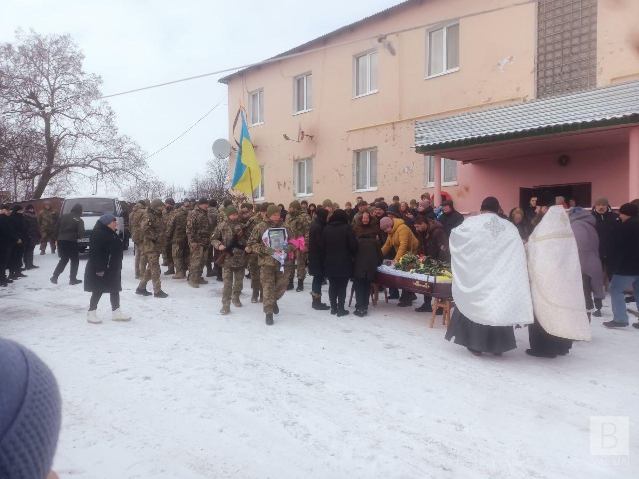 У Бобровиці поховали солдата Дмитра Литвина, який загинув на Донеччині