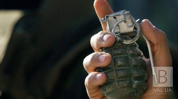 Спробував розібрати запал від гранати: на Чернігівщині чоловіка ушпиталили після вибуху