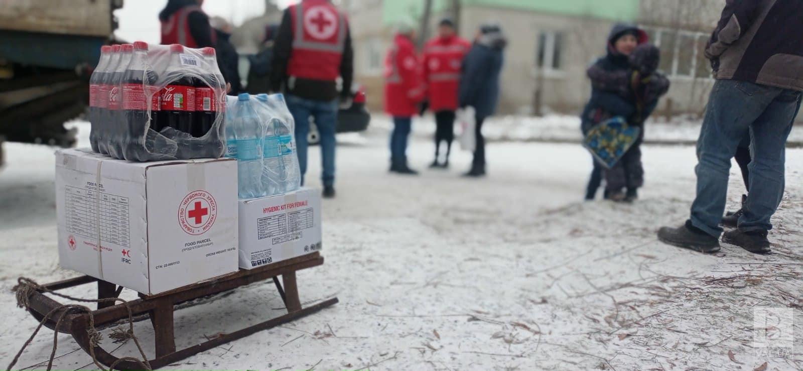 Місячний запас найнеобхідніших продуктів: жителі Ягідного отримали допомогу від благодійників. ФОТО