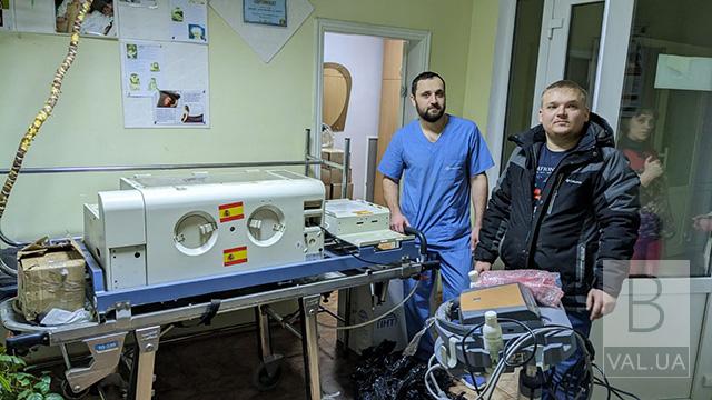 Електрокардіограф, переносний інкубатор для дітей: Козелецька лікарня отримала обладнанням від благодійників