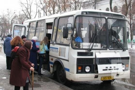 У Прилуках з 23 січня школярі сплачуватимуть за проїзд у громадському транспорті