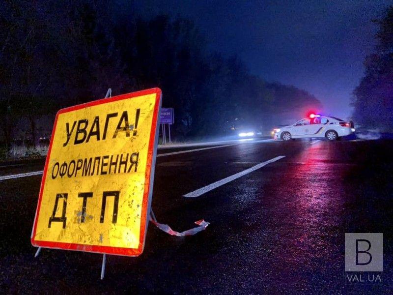 Авто з’їхало з траси та перекинулося: на Чернігівщині у ДТП загинув водій, пасажир – у реанімації
